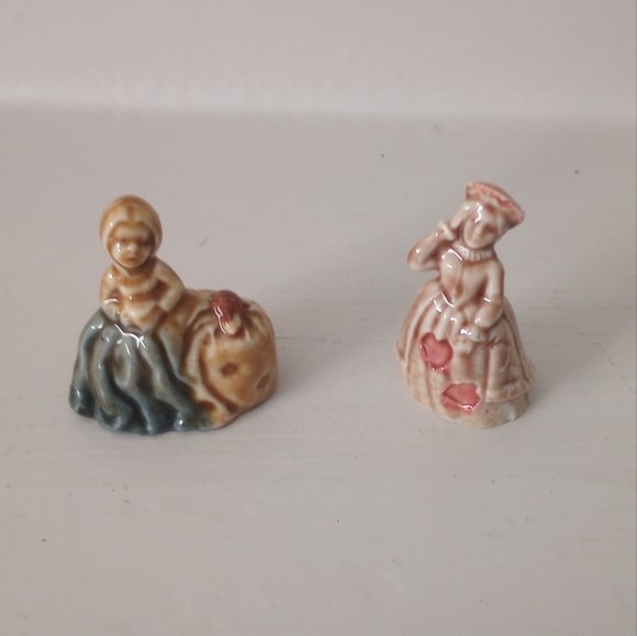 Wade Whimsies Vintage mini figurines Little Miss Muffet and Queen of Hearts - Picture 1 of 7